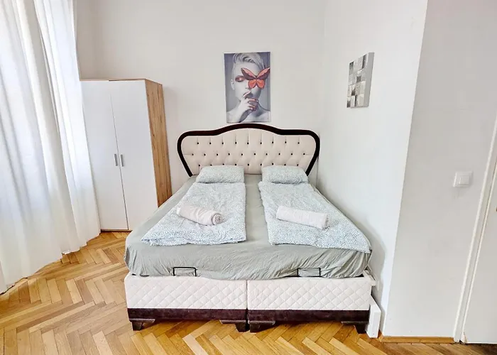 Charming - Close To Attractions Mz17a
